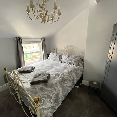 Vere House, 2, Spacious & Great Location Scarborough