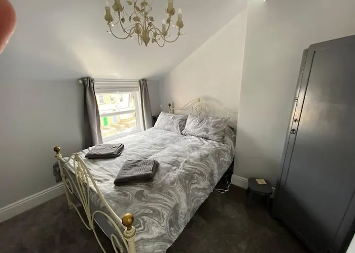 Vere House, 2, Spacious & Great Location Scarborough