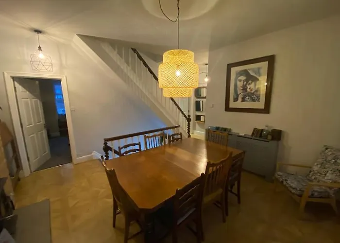 Vere House, 2, Spacious & Great Location Scarborough